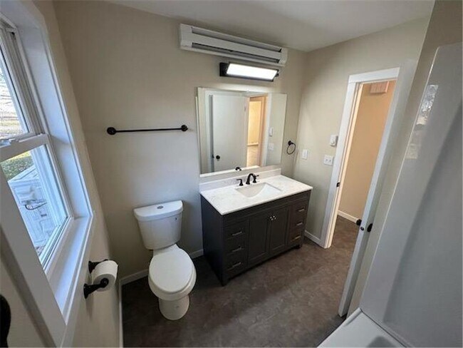 Building Photo - 205 NE 5th St