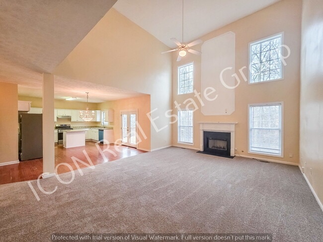 Building Photo - 4/2.5 home in a swim/tennis community