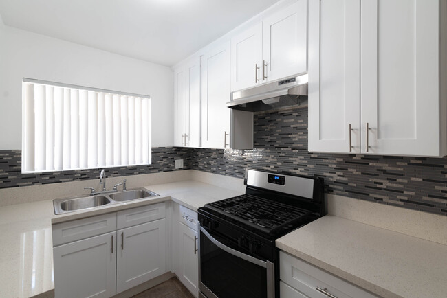 Kitchen - 9215 - Sepulveda Apts