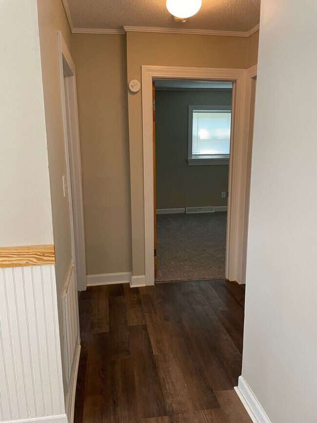 Building Photo - 1297