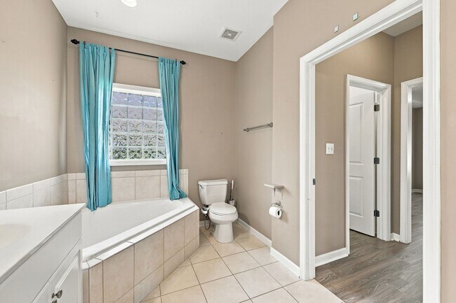 Building Photo - 257 Silver Creek Loop