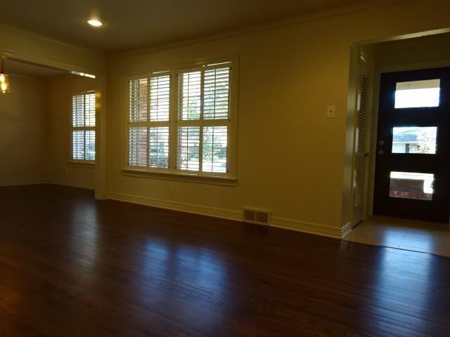 Building Photo - 6421 Lake Cir Dr