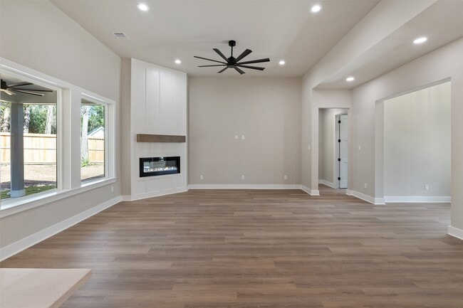 Building Photo - 15109 Paradise Ct