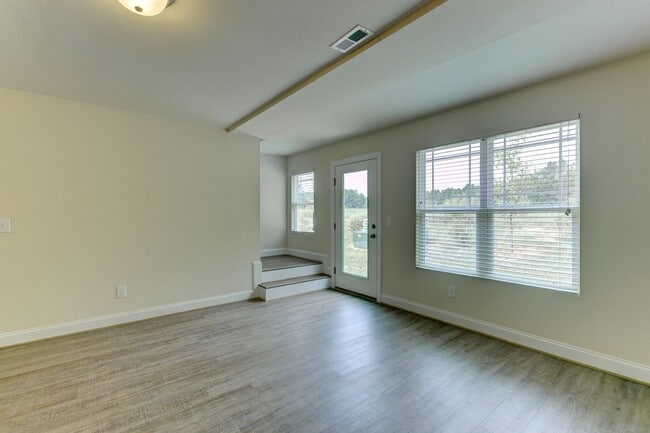 Building Photo - Two Story Townhome!