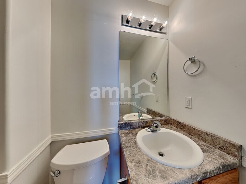 Building Photo - 468 E 1480 N