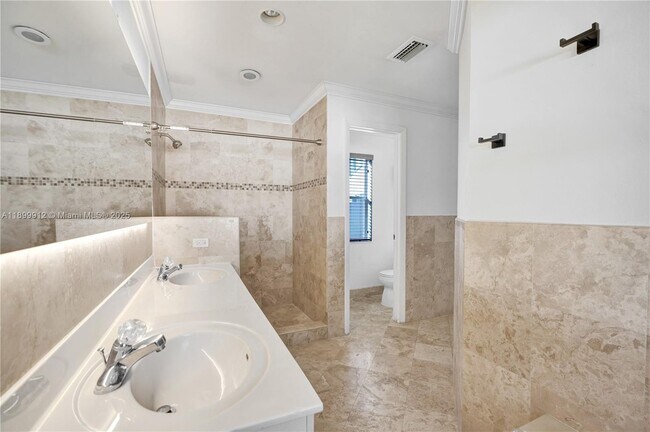 Building Photo - 658 Stanton Dr