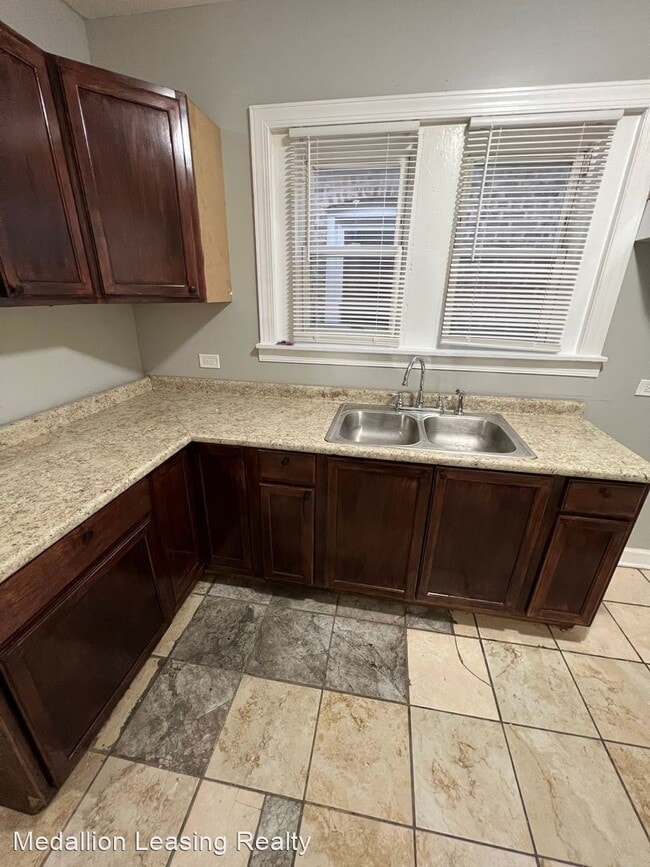 Building Photo - 4 br, 2 bath House - 7312 S Oakley Ave