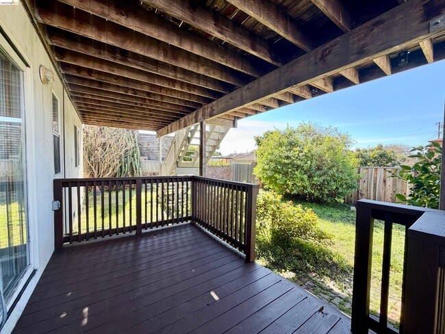 Building Photo - 525 Clayton Ave