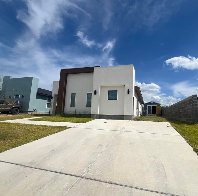 Building Photo - 6521 Adenia Loop