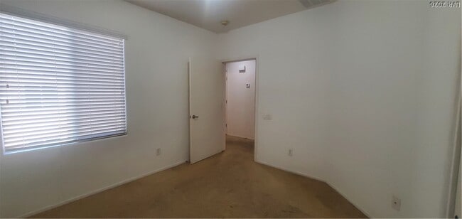 Building Photo - 6868 Sky Pointe Dr