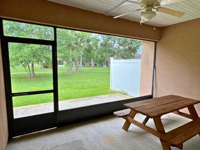 Building Photo - 3/2 in the desirable Laurel Island neighbo...