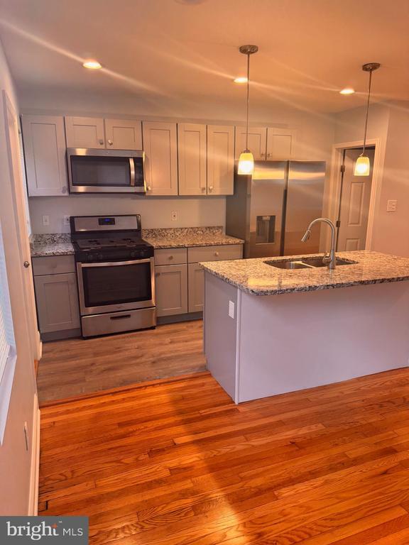 Building Photo - 5200 Ready Ave