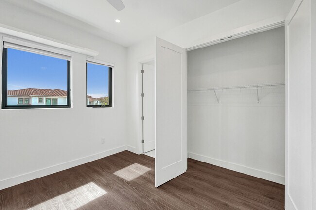 Building Photo - 5939 Brookfield Cir W