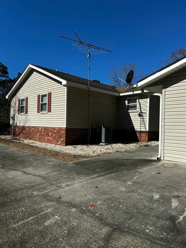 Building Photo - 312 Sorin Cir