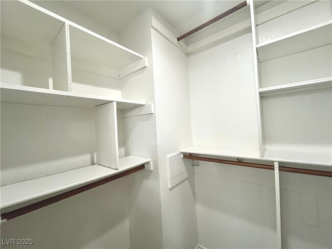 Building Photo - 1537 N Canyon Rose Way