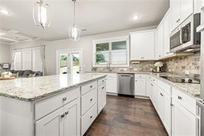 Building Photo - 2470 Sunny Hill Rd