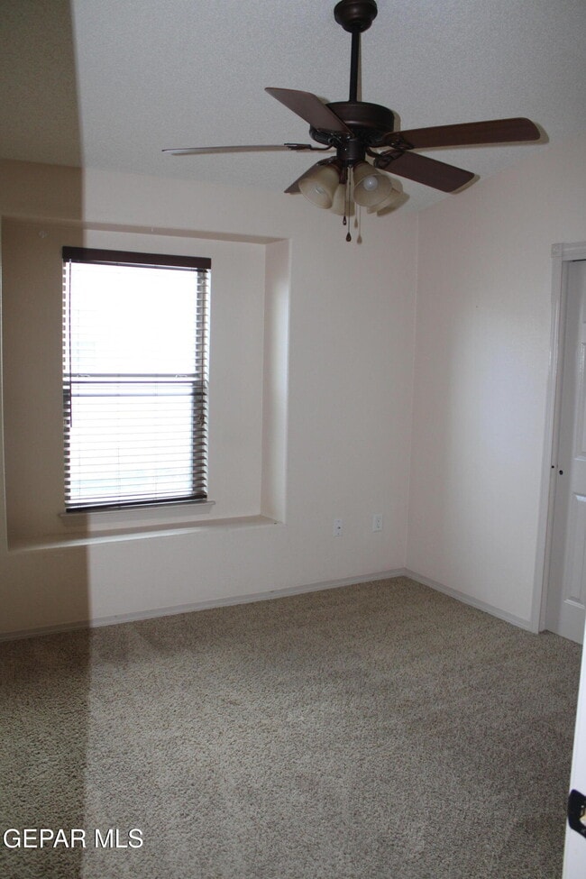 Building Photo - 7125 Falling Leaf Cir