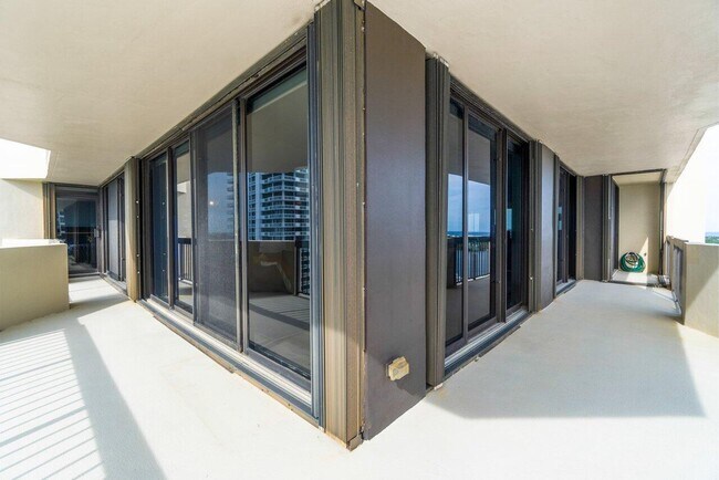 Building Photo - 108 Lakeshore Dr