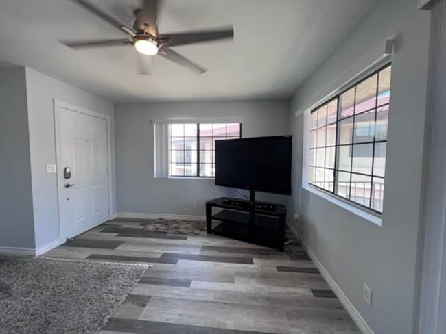 Building Photo - 1BR Furnished Recent Remodeled!!