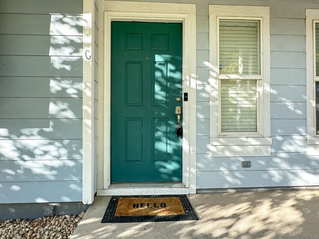 Building Photo - Move-in Incentive! TWO FREE WEEKS OF RENT