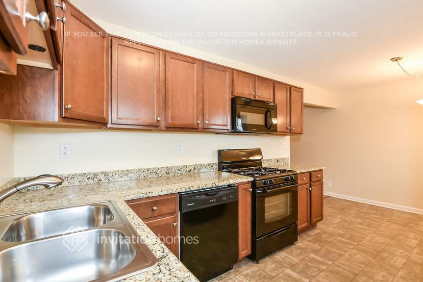 Building Photo - 141 Queenswood Rd