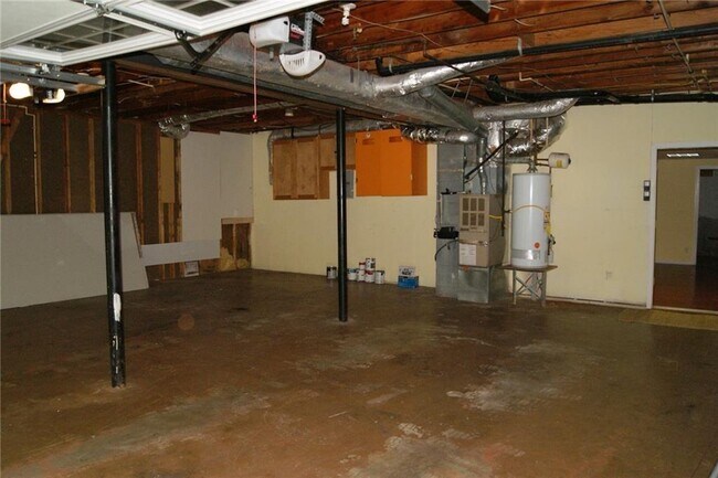 Building Photo - 4239 Glenforest Way