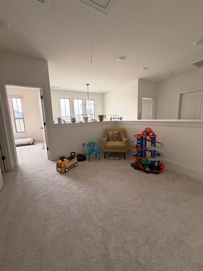 Building Photo - Spacious 5-Bedroom House in Cave Springs, AR