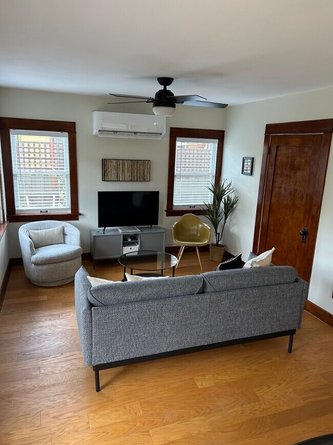 Building Photo - 532 Molino Ave