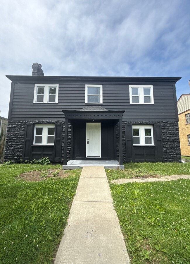 Building Photo - 7209 Brookcrest Dr
