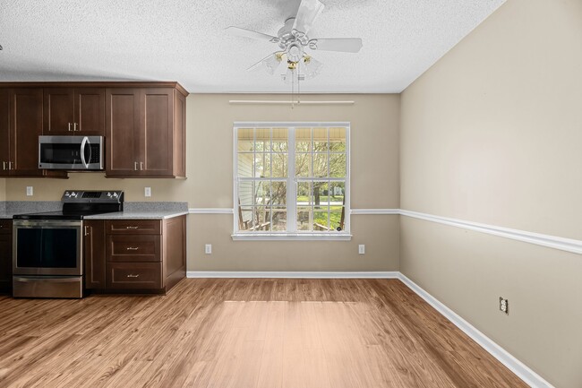 Building Photo - 104 Monterey Cir