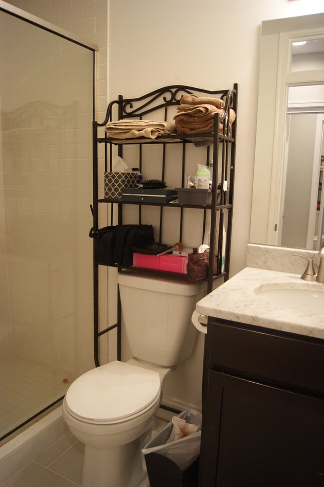 Building Photo - Charming 3 Bedroom/3 Bathroom Townhome in Canton, MD!