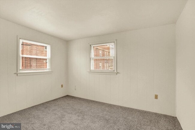 Building Photo - 105 W Main St