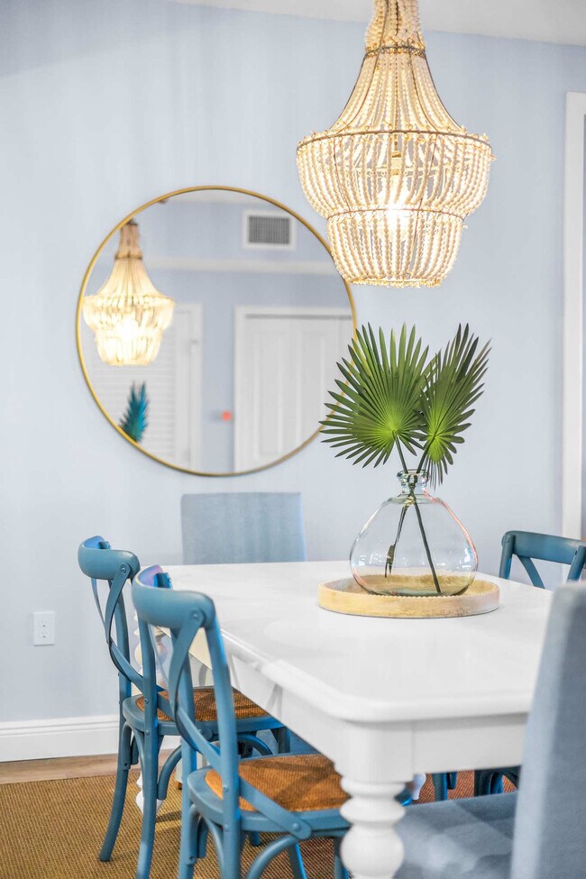 Building Photo - 605 Kemp St