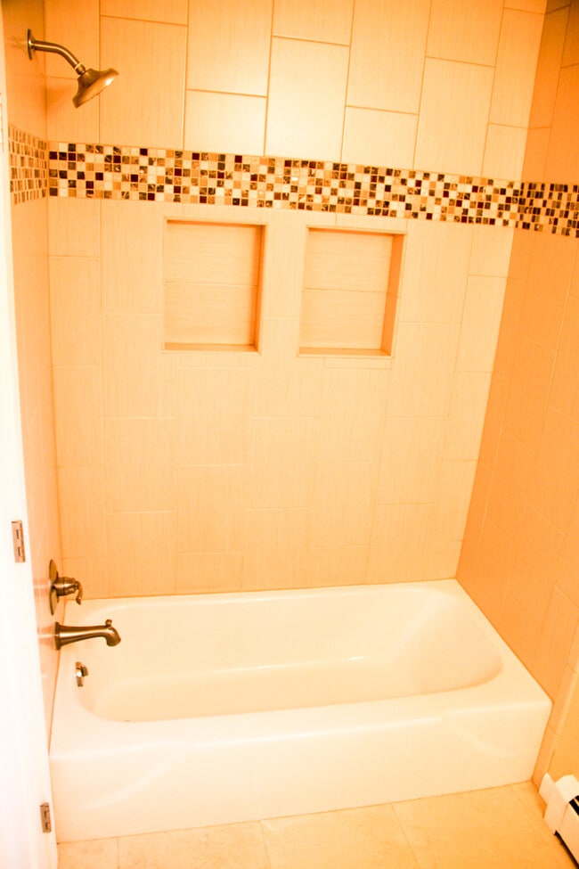 Building Photo - Evolve Real Estate: Fully Remodeled Gorgeous Bungalow in West Wash Park. 2 Bedrooms August 1!