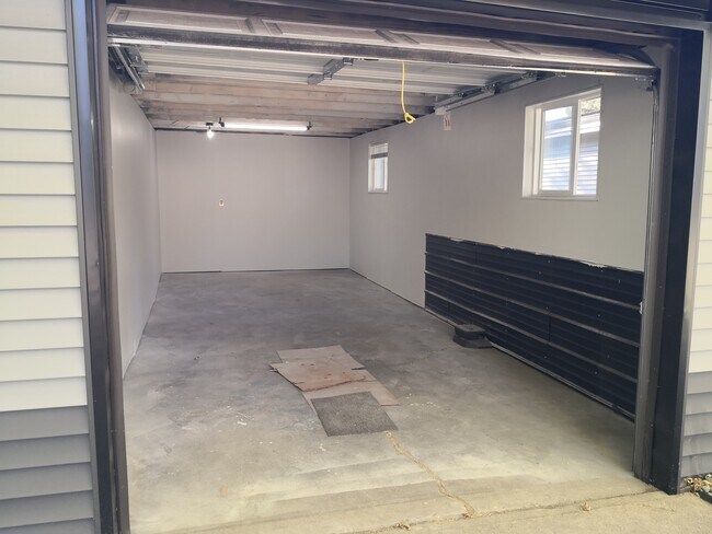 10x24 Garage with 9x7 garage door - 1502 12th Ave S