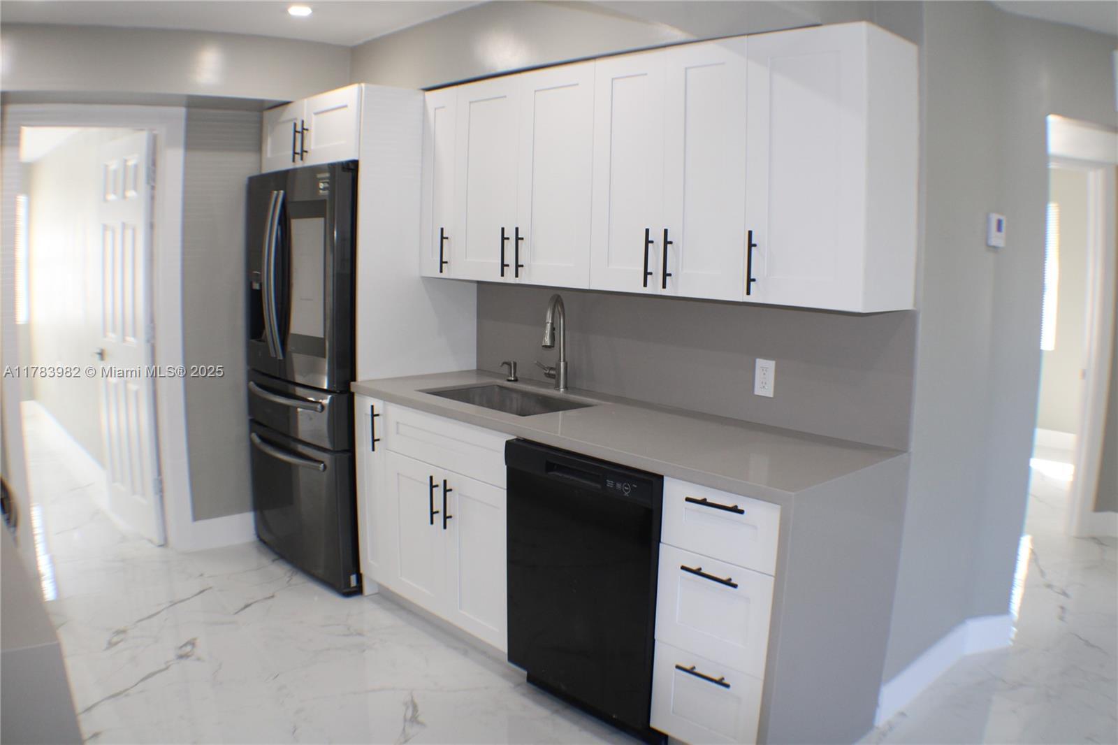 Building Photo - 515 S 61st Ter