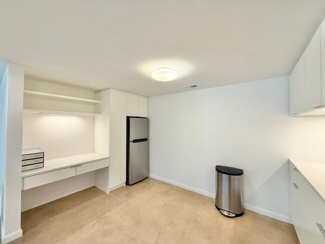 Building Photo - **OFFERING WAIVED APPLICATION FEES & $200 MOVE IN PROMOTION** Luxurious 4BD, 3BA Raleigh Home wit...