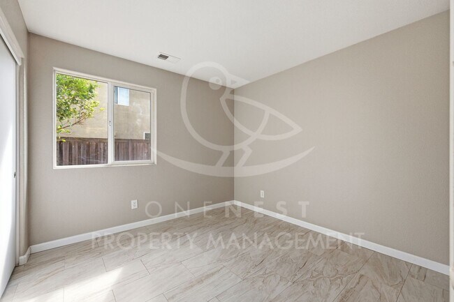 Building Photo - 1444 Minories Dr