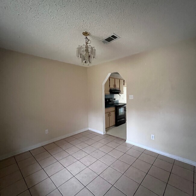 Building Photo - 161 Pinehill Mnr