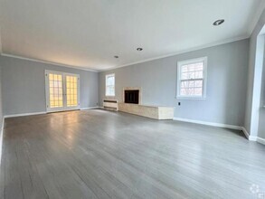 Building Photo - 4 bedroom in HOLLIS NY 11423