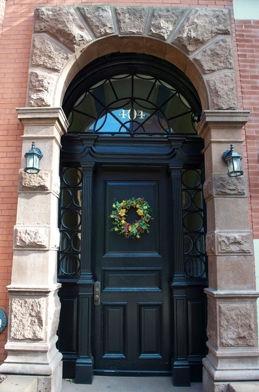 Building Photo - 404 Marlborough St