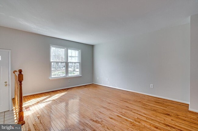 Building Photo - 3 Bedroom 3.5 Bath 3 Level Townhome in Germantown