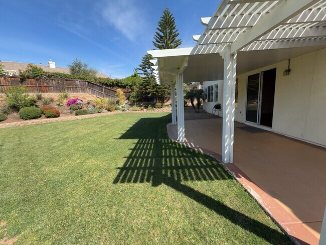 Building Photo - "Spacious  4-Bedroom Oasis in Riverside with 2 Full Baths and 2,470 Sq Ft of Comfort!" NO PETS AL...