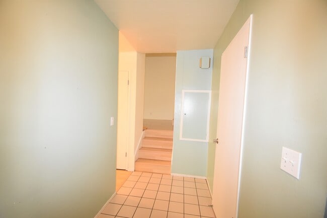 Building Photo - 827 Kingfisher Ter