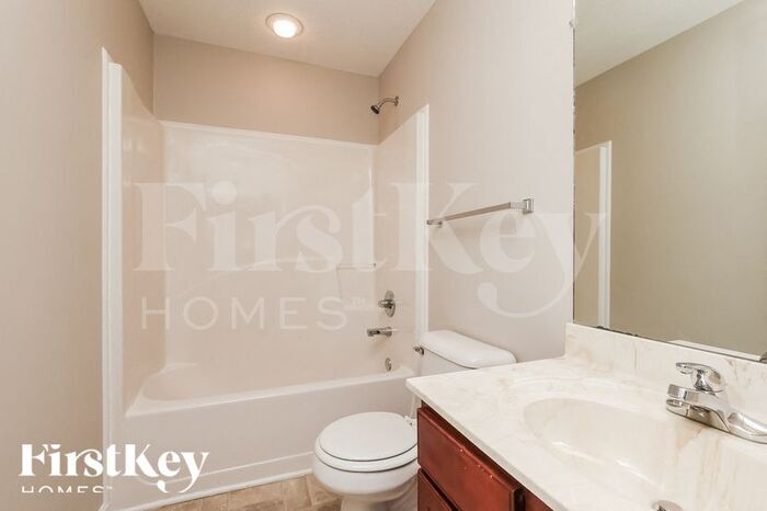 Building Photo - 593 Winding Bluff Way