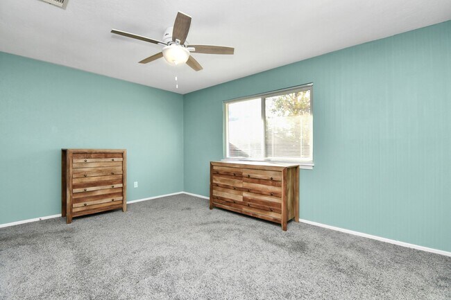Building Photo - 403 Westwood Dr
