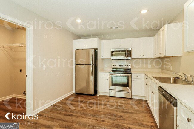 Building Photo - 126 Cottage Grove Rd