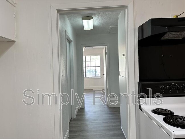 Building Photo - Poplar St 3211