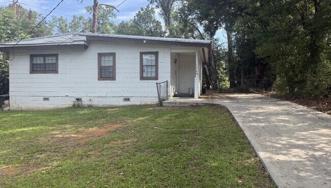 Building Photo - 1724 Pepper Dr