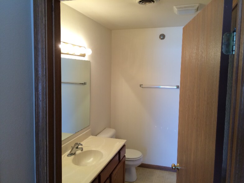 Building Photo - 100 S Division St